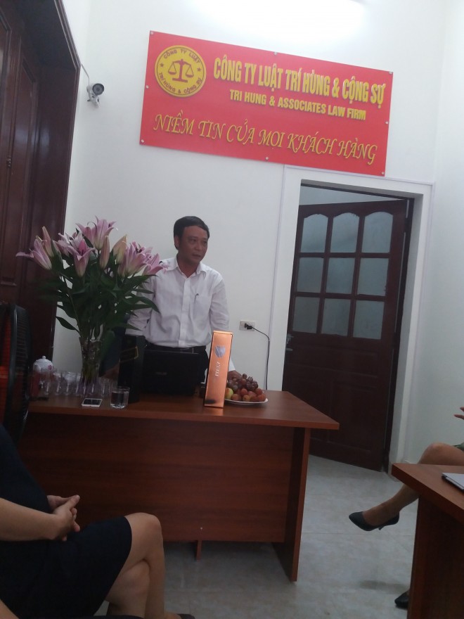 Giám Đốc Nguyễn Trí Hùng đọc quyết định thành lập văn phòng giao dịch mới